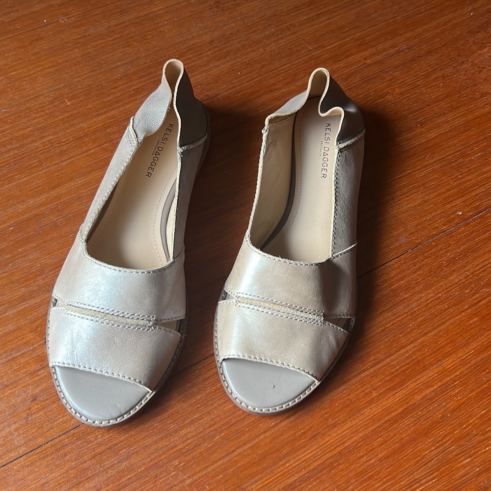 NWOT KELSI DAGGER BROOKLYN leather flats